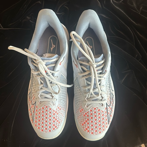 Mizuno Tennis Shoes - Picture 1 of 7
